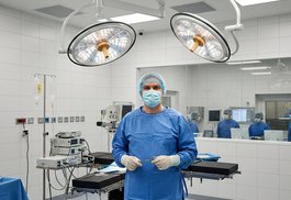 Хирургам, травматологам и реаниматологам упростили допуск к работе